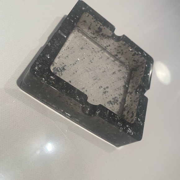 Resin Ashtray (Any Colour) - Picture 4 of 7